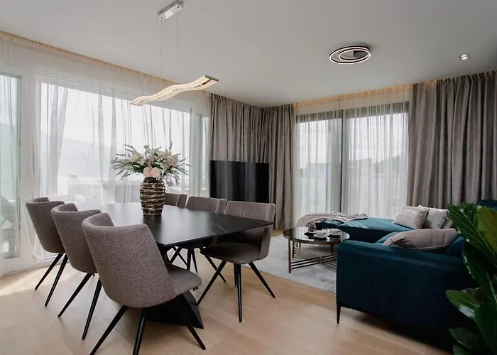 Apartment Front Maal, Private & Parking Split