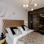 Front Maal, Private & Parking Apartman