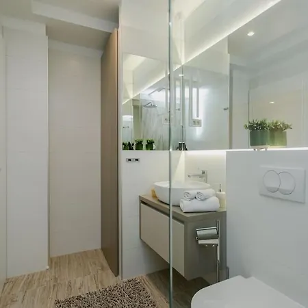 Apartment Front Maal, Private & Parking *